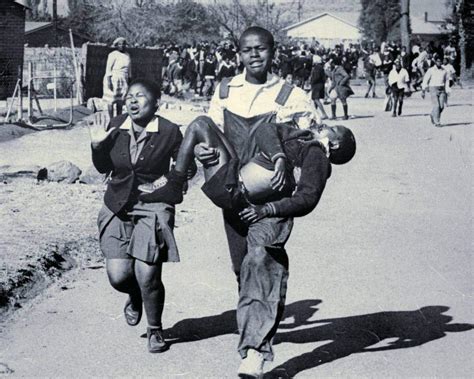  Cuộc Bãi Khế Soweto 1976: Nổi Loạn Thanh Niên Chống Apartheid & Thức Tỉnh Lương Tâm Thế Giới