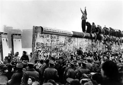 The Fall of the Berlin Wall: A Symbol of Cold War Division and the Dawn of German Reunification